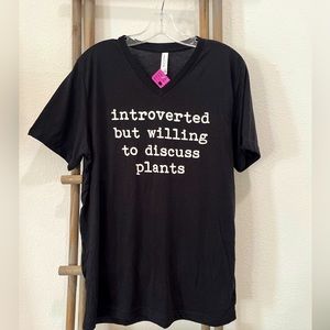 NWT Funny, Comfy Soft Black Tee “Introverted but willing to discuss plants” Sz L
